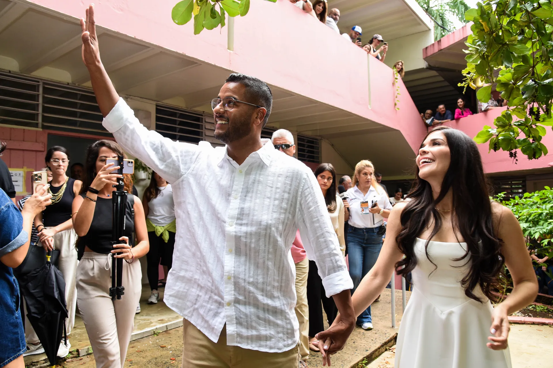 Candidatos se pronuncian durante la jornada electoral de Puerto Rico