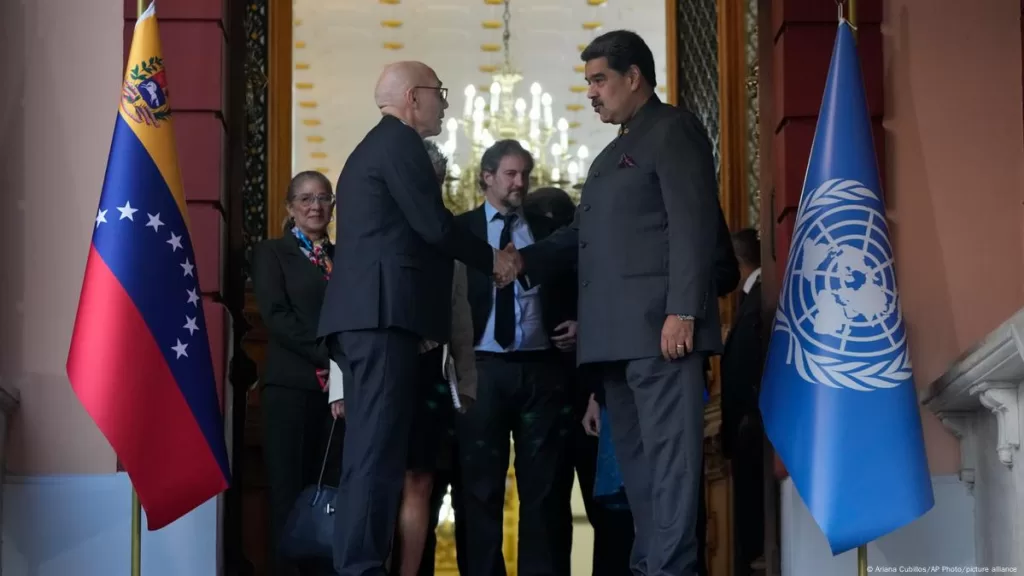 Volker Turk y Nicolás Maduro. Crédito: France24