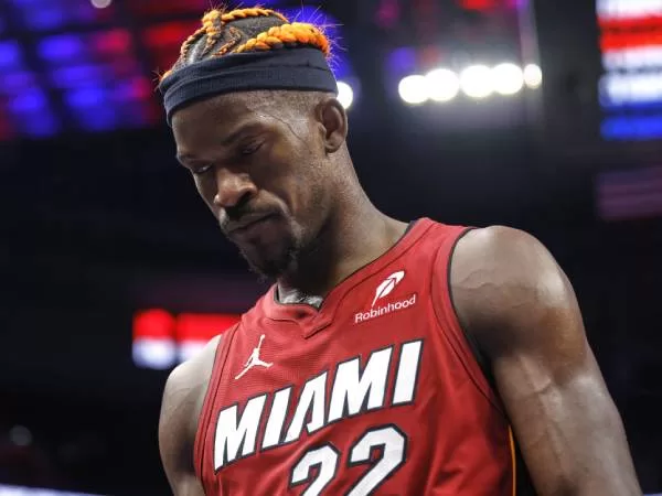 Suspenden a Jimmy Butler por “conducta perjudicial” y buscarán transferirlo. Crédito INFOBAE