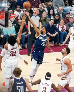 Histórica victoria de los Cavaliers: 91 puntos en la primera mitad y paliza a los Mavericks