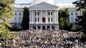 Manifestantes ocuparon parques y espacios públicos en los 50 estados de Estados Unidos contra el gobierno de Donald Trump