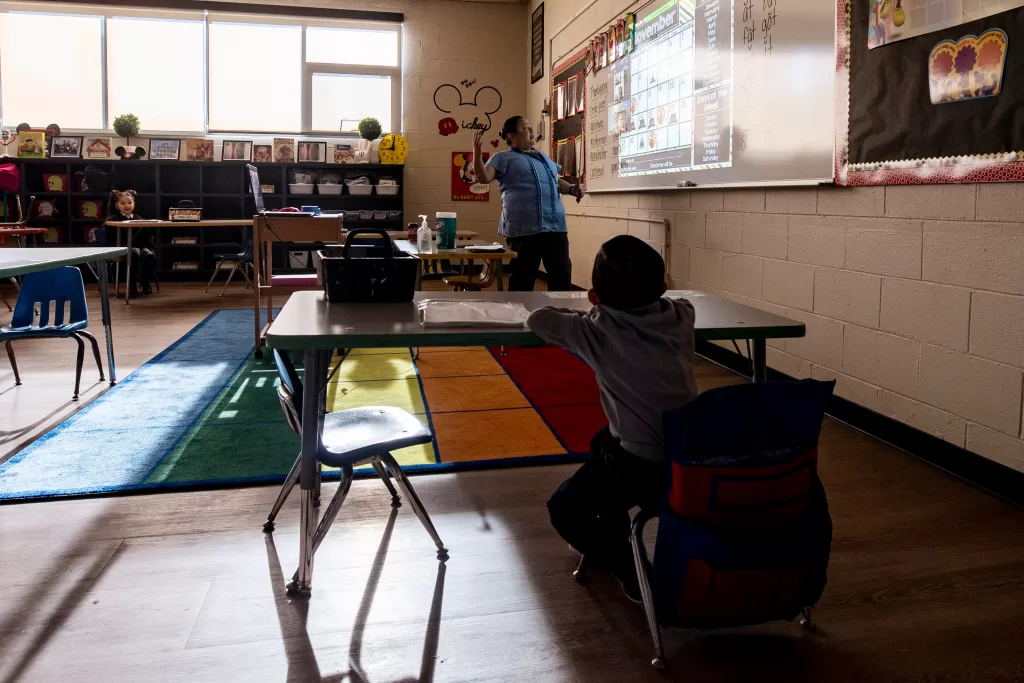 Departamento de Educación se reduce. Vista de unos niños que asisten a clase a una escuela católica de EE.UU., en una fotografía de archivo. EFE/Etienne Laurent